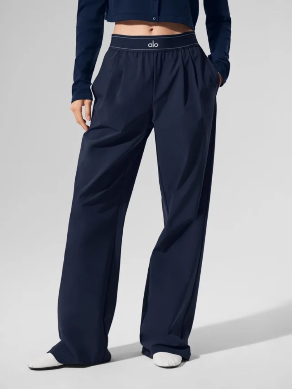ALO YOGA Suit Up Trousers LONG Navy size Medium NWT **TALL GIRL FRIENDLY!!!!**